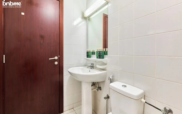 bnbme - Emirates Crown - 2BR & Maid Room