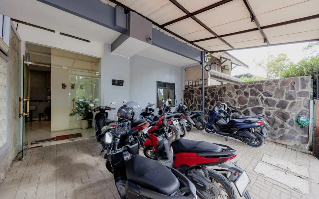 RedDoorz Plus @ D San Residence Buah Batu