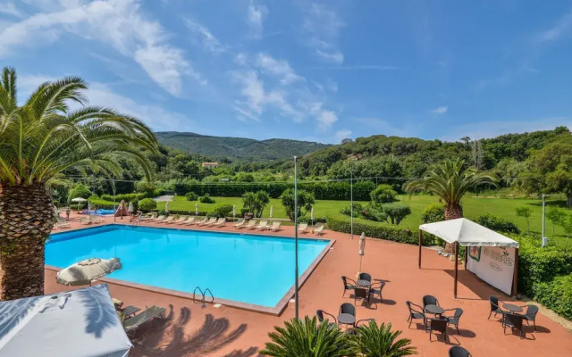 Hotel in Capoliveri with private beach