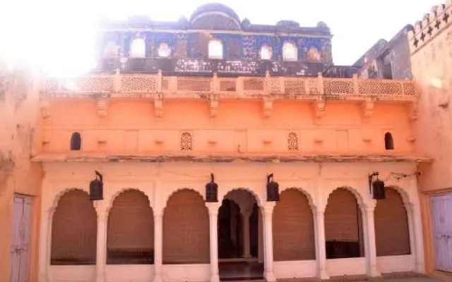 MPT Sheesh Mahal, Orchha
