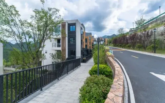 Anji Mujing Light Luxury Holiday Apartment