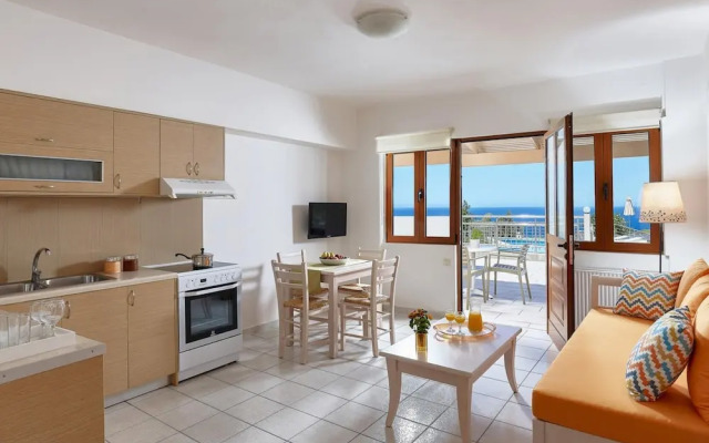 Cozy Pool Front Apartment With sea View Helios RU
