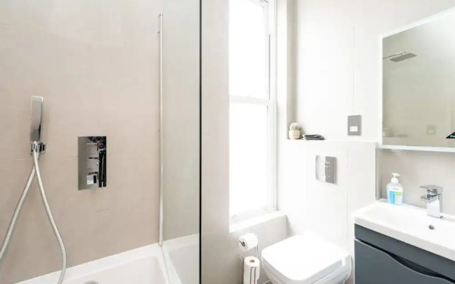 Gorgeous Apartment by the Park SS2