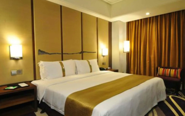 Holiday Inn Qingdao City Centre by IHG