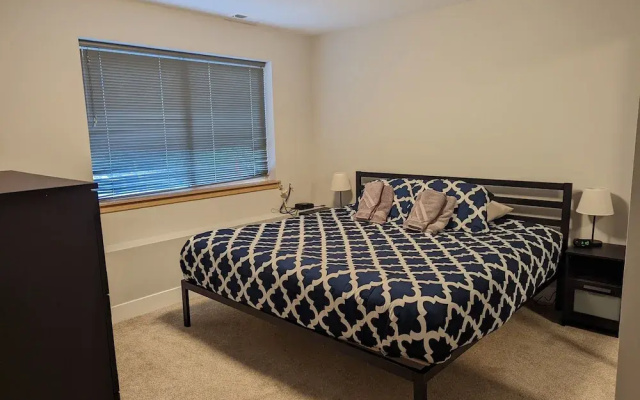 Seattle Vacation Home - The Newsroom