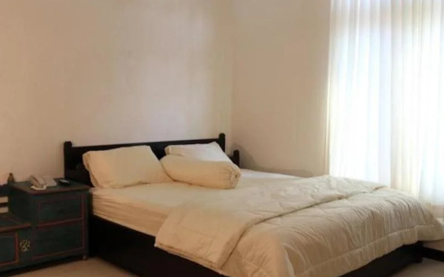 Hotel Savitri Country