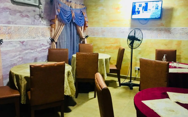 Hunga.M. De Suites