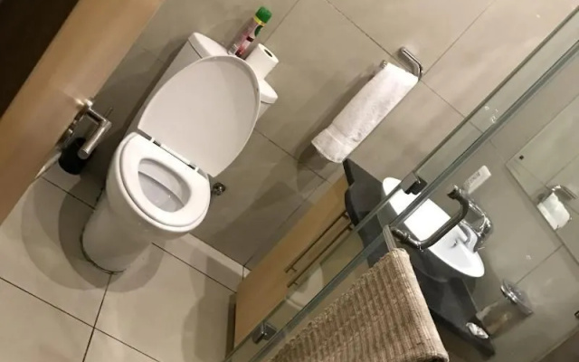 77 Grayston Apartment