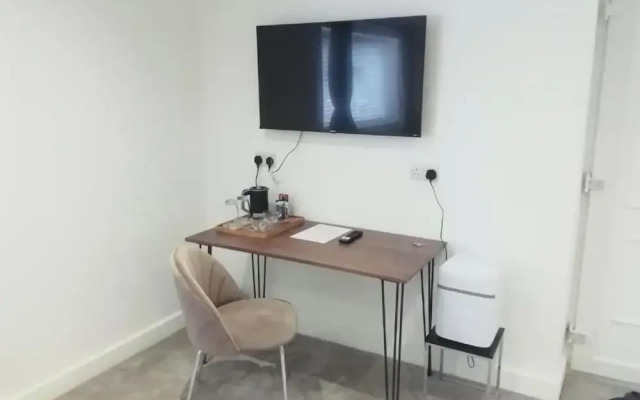 Room-modern Guest Room in West Midlands