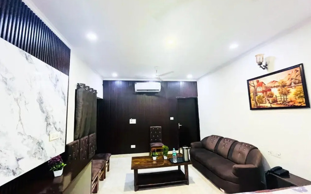 Roomshala Hotel Tom & Jerry