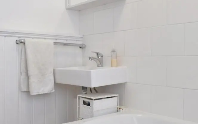 Bright 1 Bedroom Flat in North London