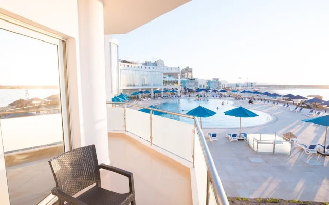Golden jewel hotel