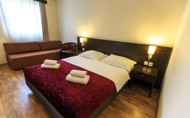 Lucic Rooms & Suites