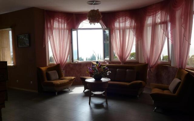 Mamzyshkha Guest House