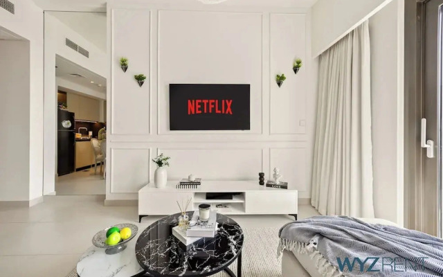 Alluring Parisian 1Br in Burj Crown