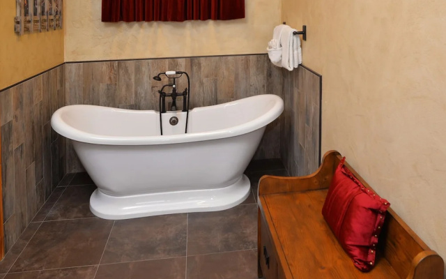 Enclave #193 3 Bedrooms 5 Bathrooms Condo