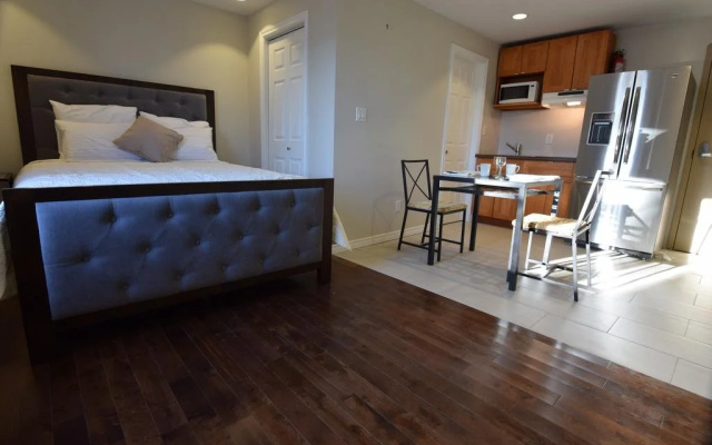 The Lion Inn & Suites
