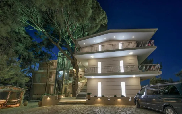 Koukounaria Hotel & Suites
