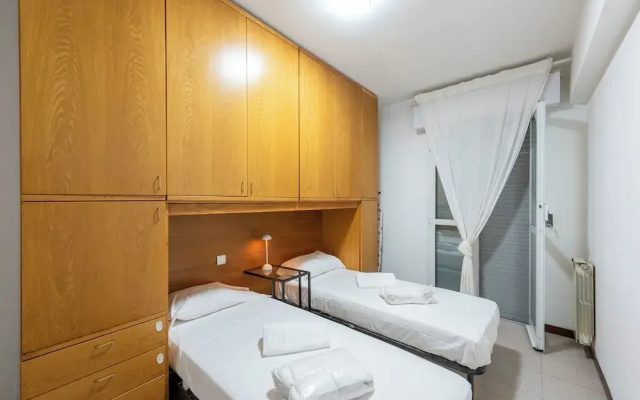 Charming 2-bed flat  balcony & parking