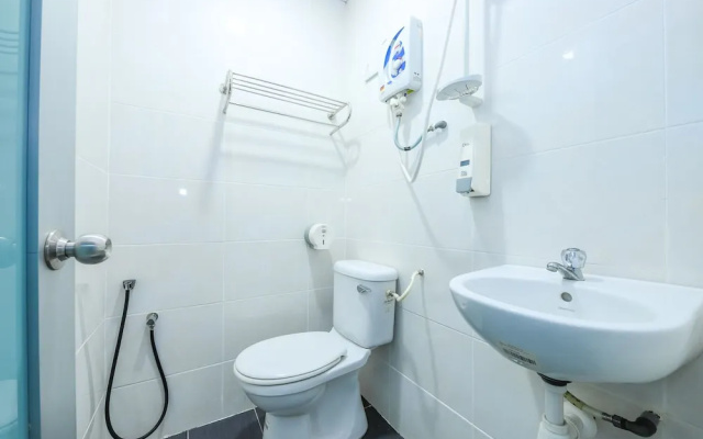 Hotel 22 Northport by OYO Rooms