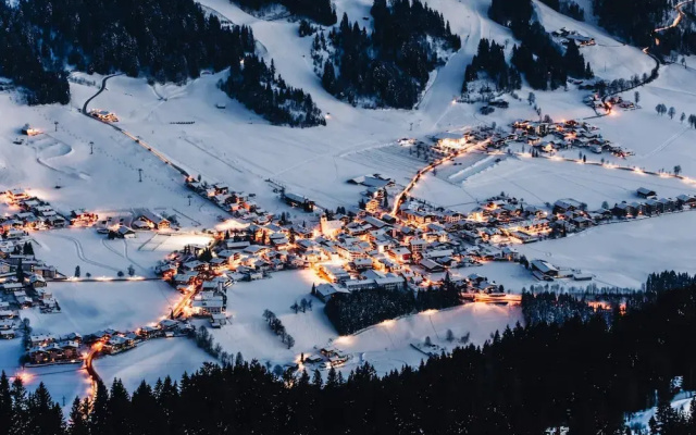 Apartment Near Alpenrosenbahn ski Lift