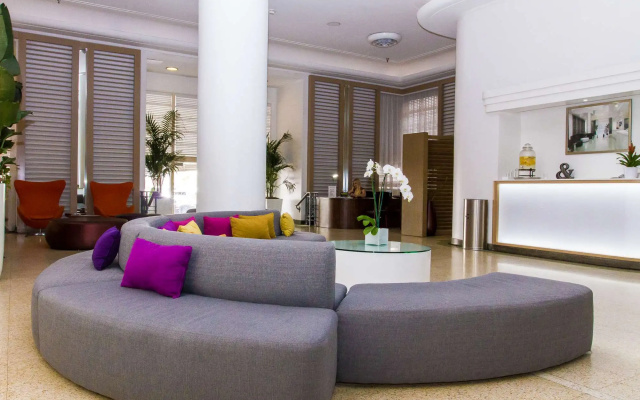 Marseilles Beachfront Hotel