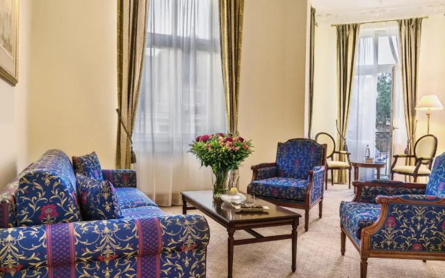 Savoy Westend Hotel