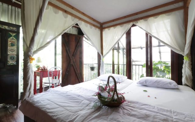 NILA HOUSE, Sharia Family Home Stay by ZUZU