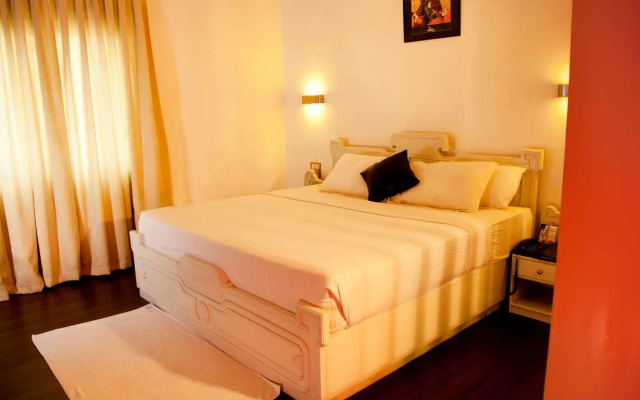 Hotel Sheela Towers