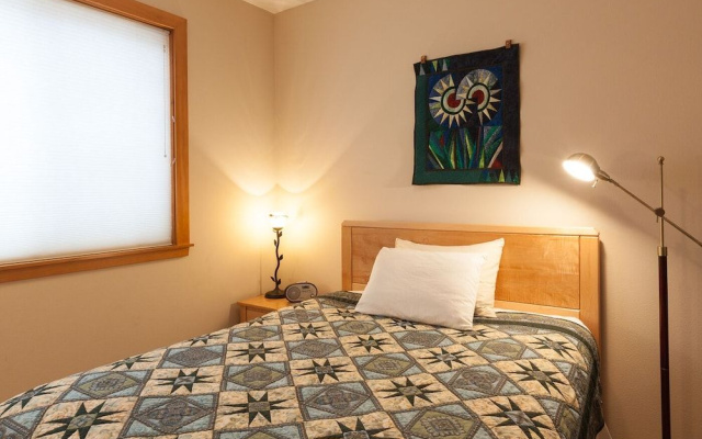 Columbia West 3 Bedroom Condo by RedAwning