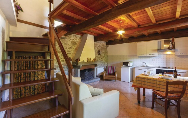 Amazing Apartment in Casoli LU With 1 Bedrooms
