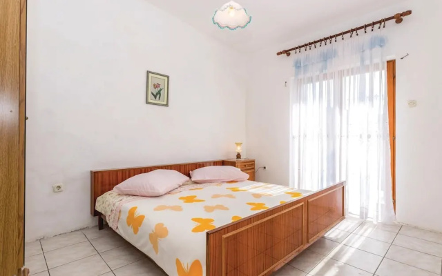 Nice Home in Zubovici With Wifi and 2 Bedrooms