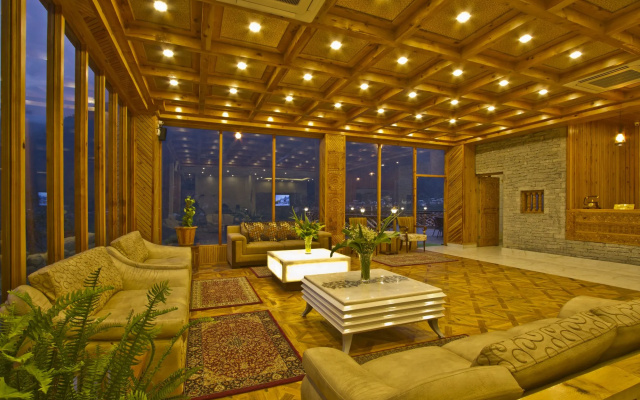 Snow Flakes Resort And Spa Centrally Heated Luxury Resort