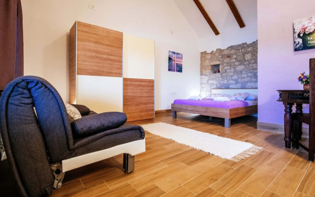 Lovely Holiday Home With Private Infinity Pool