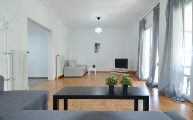 A spacious minimal apatment at Chalandri