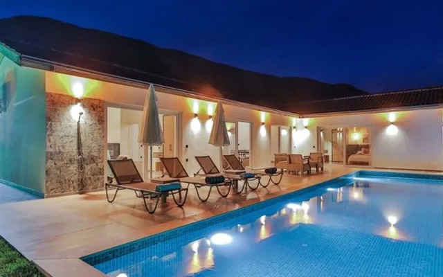 Villa Tawny