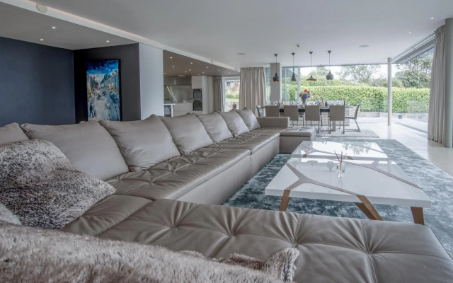 Bryn House - Luxurious 5 Bedroom Holiday Home - Penmaen