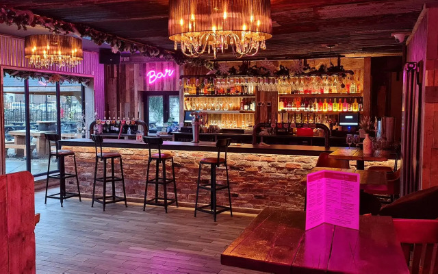The Waterside Bar Rooms & Restaurant
