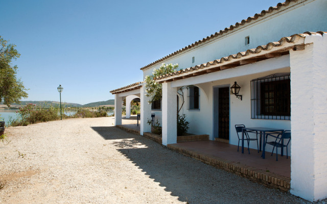 Отель La Molinera Bungalows Испания, Аркос -де-ла-Фронтера - отзывы, цены и фото номеров - забронировать отель La Molinera Bungalows онлайн вид на фасад