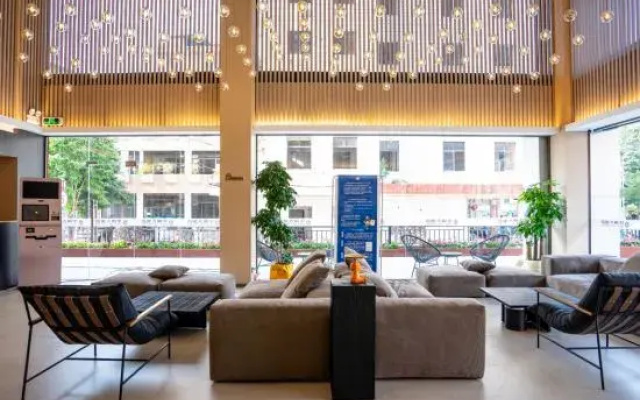 Huajin Hotel (Huaiji High-speed Railway Station Yueyun Bus Station)