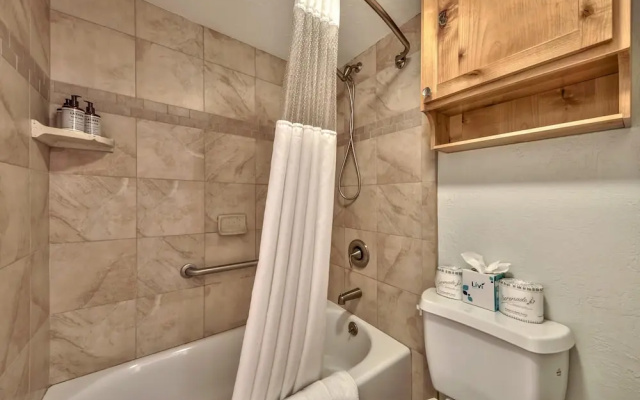 207 Lakeland - 1 Br Condo