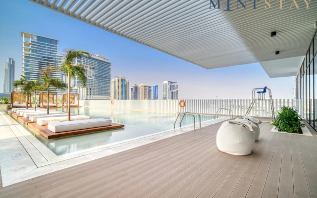 Modern 1BR w Balcony in Business Bay