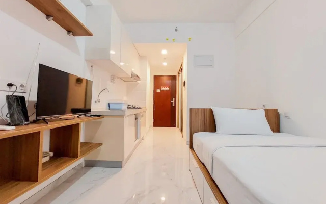 Homey And Warm Studio Room At Sky House Bsd Apartment