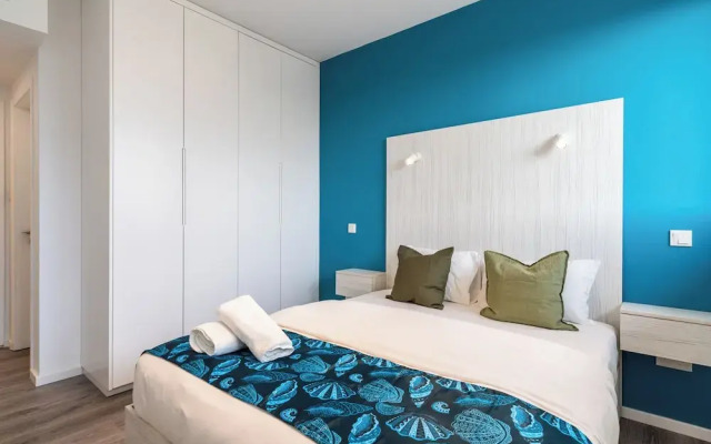 Beachcomber 2-BR Apartment in Larnaca