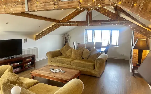 Beach House - Penthouse 3 Bed Apartment