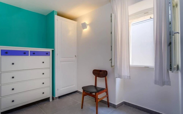 Impeccable 4-bed Apartment in Osor