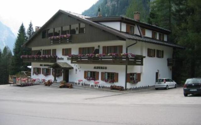 Отель Albergo Ristorante Baita Dovich Рокка Пьеторе вид на фасад