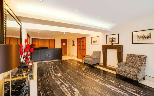 Simplistic Studio in London with Jacuzzi