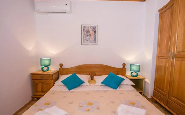 Apartment Dado