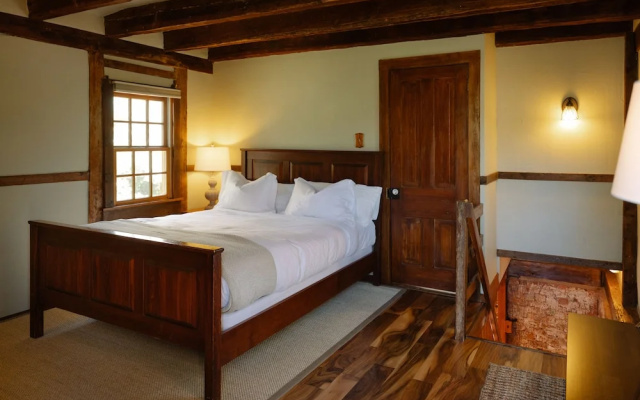 The Crossroads Inn